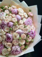 Букет из 15 Пион и пионовидных кустовых роз