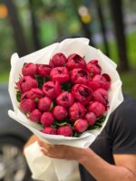 Букет из 25 ягодных пион
