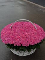 501 роза в корзине